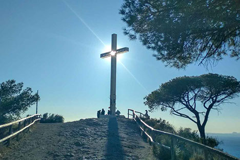 Vue du port depuis les remparts du Chateau Santa Barbara
