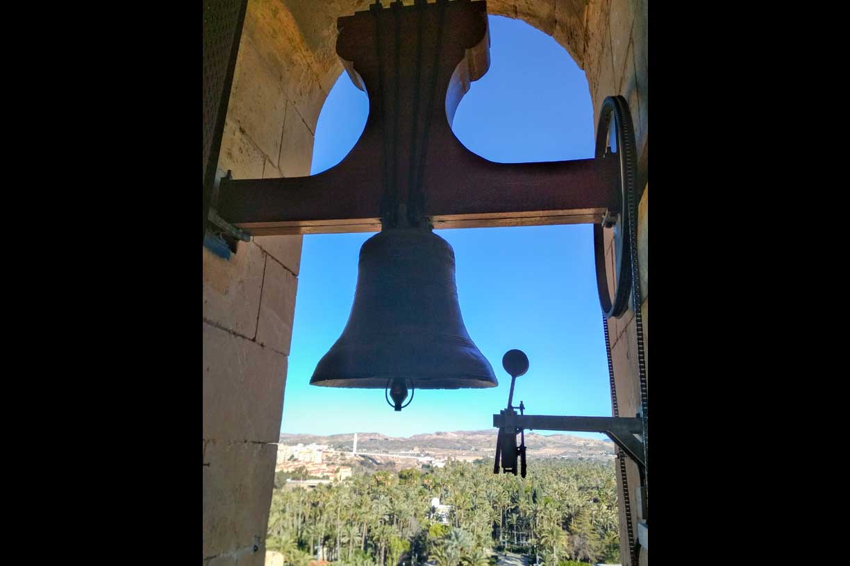 Vue du port depuis les remparts du Chateau Santa Barbara