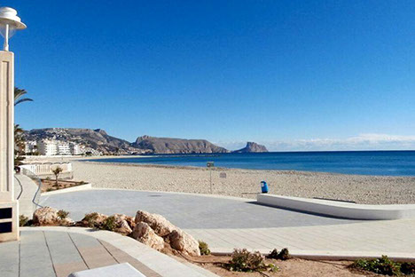 Vue du port depuis les remparts du Chateau Santa Barbara