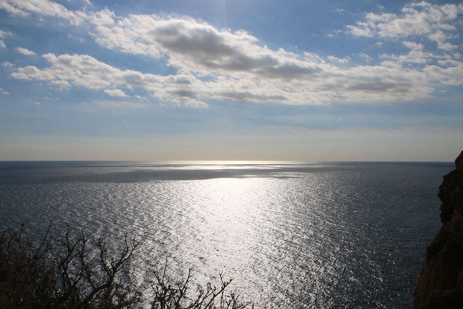 Vue du port depuis les remparts du Chateau Santa Barbara