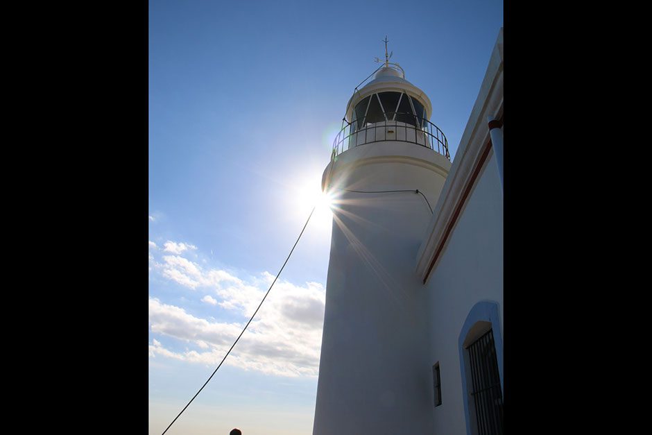 Vue du port depuis les remparts du Chateau Santa Barbara