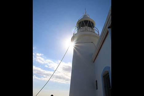 Vue du port depuis les remparts du Chateau Santa Barbara
