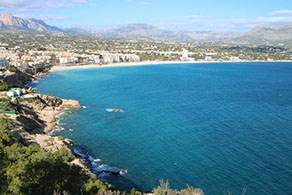 Vue du port depuis les remparts du Chateau Santa Barbara