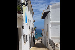 Vue du port depuis les remparts du Chateau Santa Barbara